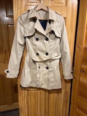 Light Beige Double-Breasted Trench Coat with Belt